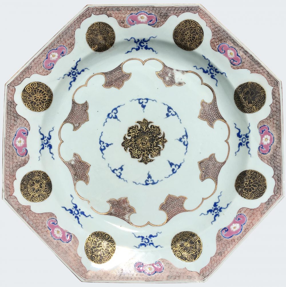 Famille rose Porelaine Qianlong (1736-1795), circa 1740, Chine Famille rose Porelaine Qianlong (1736-1795), circa 1740, Chine