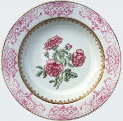 Porcelaine Fin de l'époque Yongzheng (1723-1735), début de la période Qianlong (1736-1795), circa 1730-1740, Chine Porcelaine Fin de l'époque Yongzheng (1723-1735), début de la période Qianlong (1736-1795), circa 1730-1740, Chine