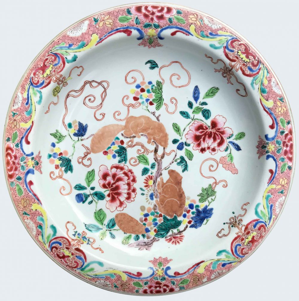 Famille rose Porcelaine Fin de l'époque Yongzheng (1723-1735), début de l'époque Qianlong (1736-1795), circa 1730/40, Chine Famille rose Porcelaine Fin de l'époque Yongzheng (1723-1735), début de l'époque Qianlong (1736-1795), circa 1730/40, Chine