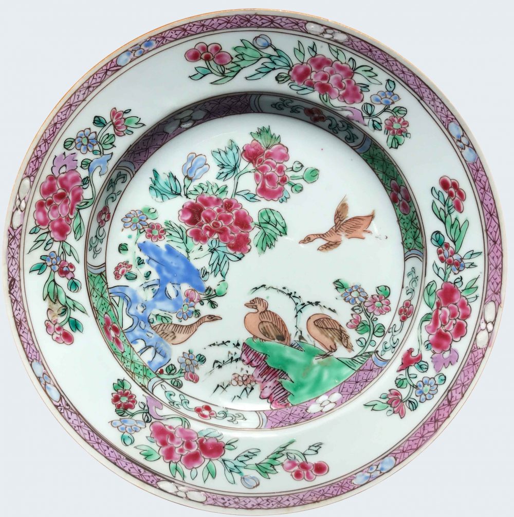 Famille rose Porcelaine fin de l'époque Yongzheng (1723-1735), début de l'époque Qianlong (1736-1795), circa 1730-1750, Chine Famille rose Porcelaine fin de l'époque Yongzheng (1723-1735), début de l'époque Qianlong (1736-1795), circa 1730-1750, Chine