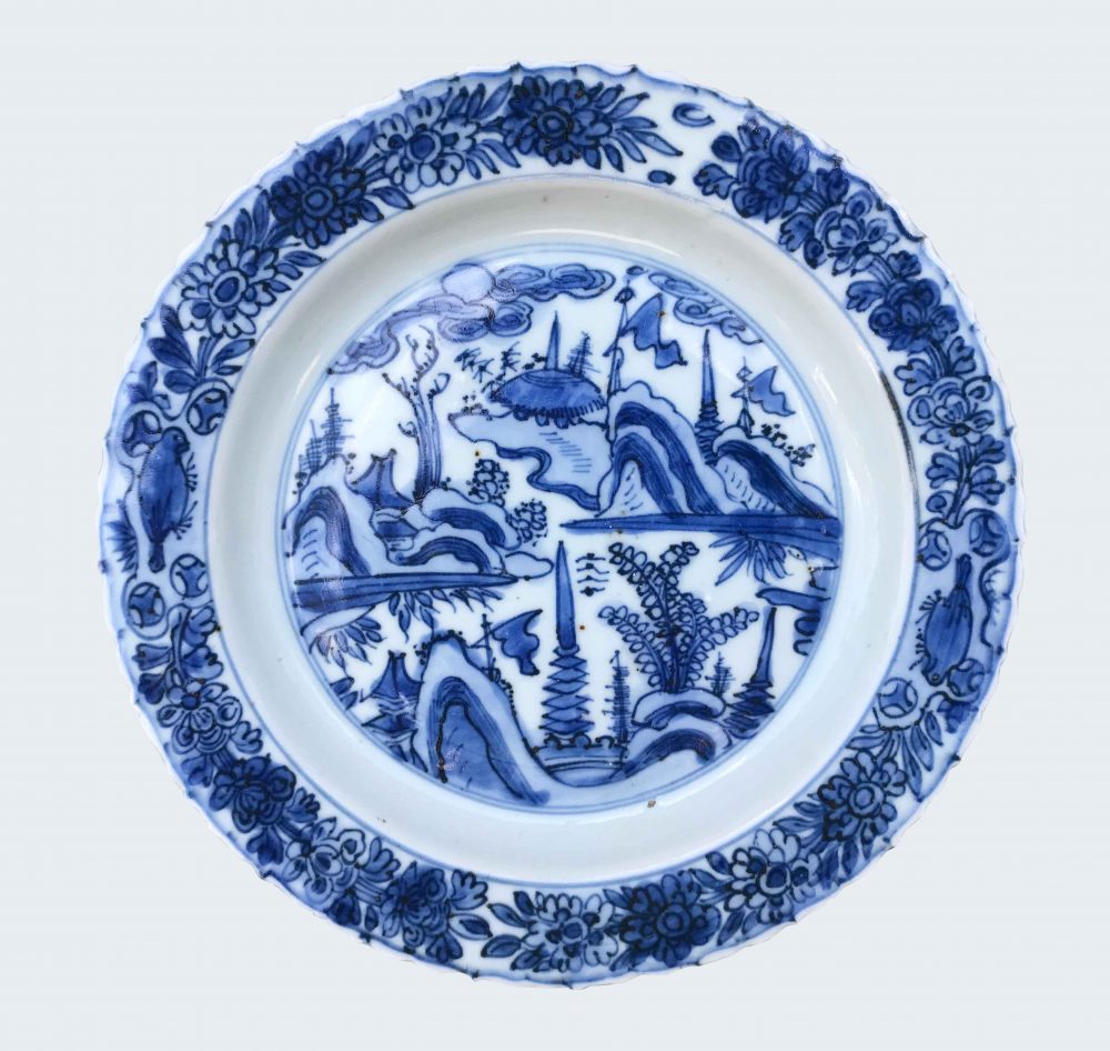 Porcelaine Ming - Fin du règne de Jiajing (1522-1566), Longqing (1567-1572) ou début du règne de Wanli (1573-1620)., Chine Porcelaine Ming - Fin du règne de Jiajing (1522-1566), Longqing (1567-1572) ou début du règne de Wanli (1573-1620)., Chine