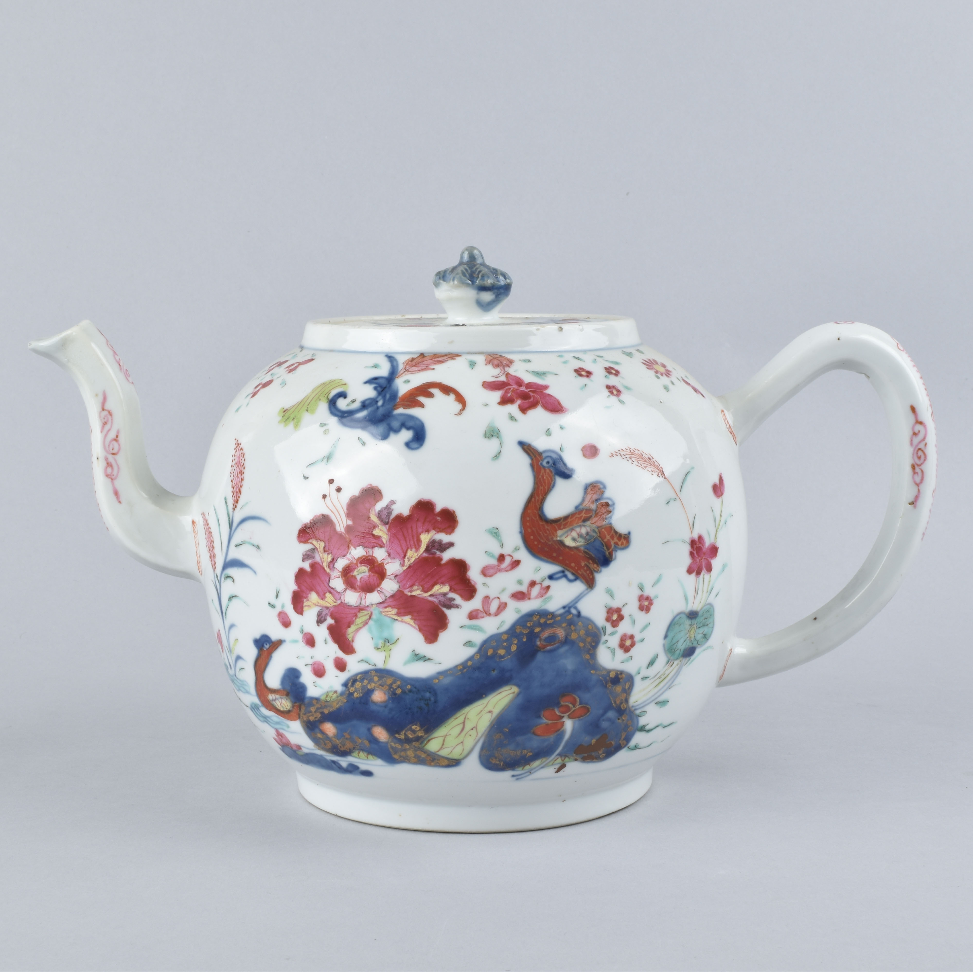 Porcelaine Qianlong (1735-1795), circa 1750-60, Chine Porcelaine Qianlong (1735-1795), circa 1750-60, Chine