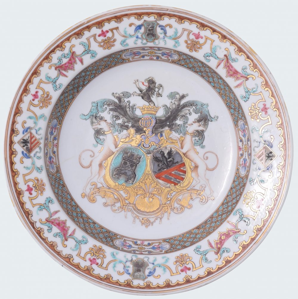 Porcelaine Yongzheng (1723-1735), circa 1735, Chine Porcelaine Yongzheng (1723-1735), circa 1735, Chine