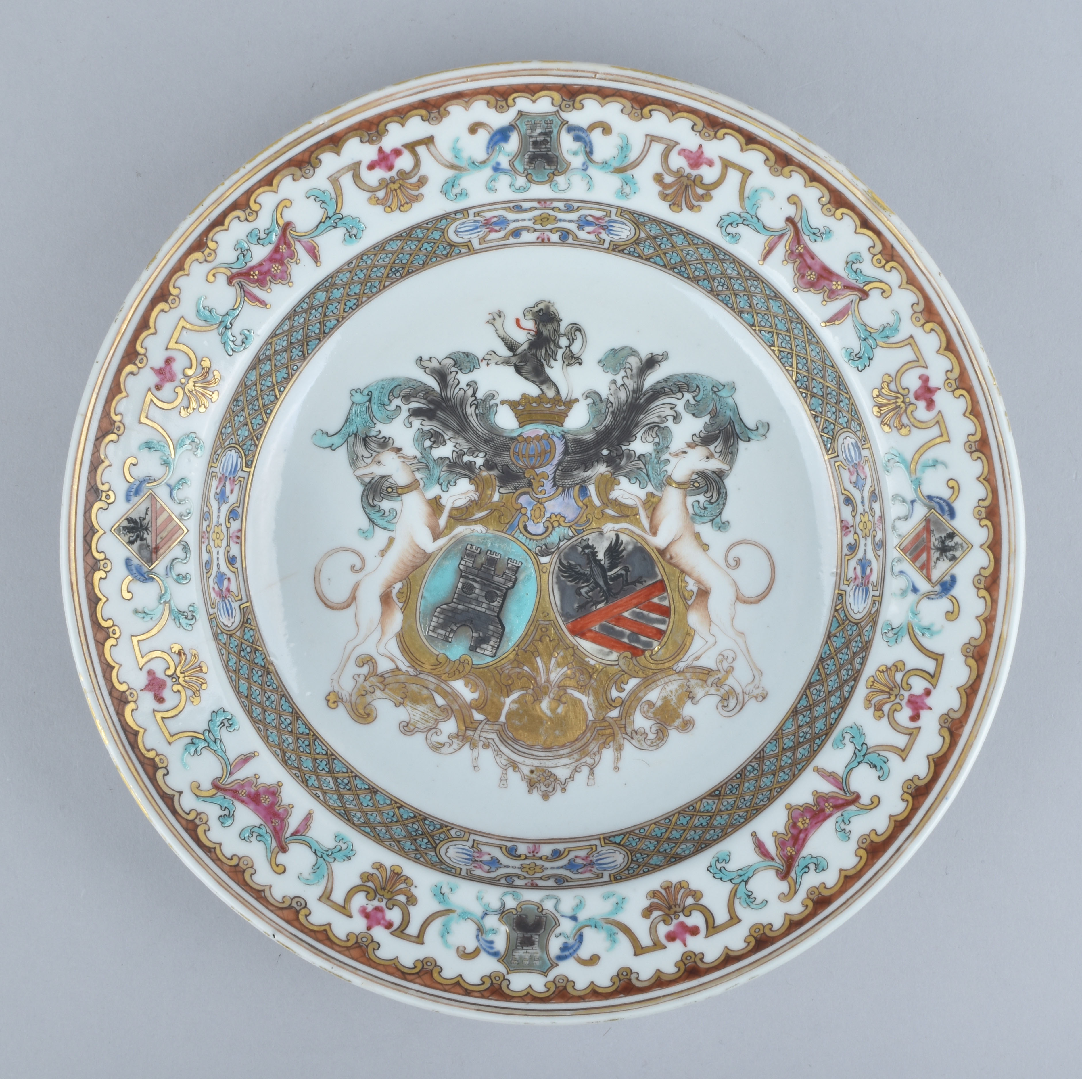 Porcelaine Yongzheng (1723-1735), circa 1735, Chine Porcelaine Yongzheng (1723-1735), circa 1735, Chine