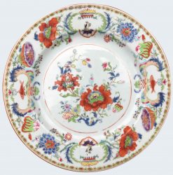 Porcelaine Yongzheng (1723-1735) ou époque Qianlong (1735-1795), Chine Porcelaine Yongzheng (1723-1735) ou époque Qianlong (1735-1795), Chine