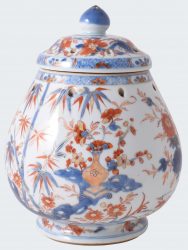 Porcelaine Epoque Yongzheng (1723-1735) ou Epoque Qianlong (1735-1795), ca. 1725/1750, Chine Porcelaine Epoque Yongzheng (1723-1735) ou Epoque Qianlong (1735-1795), ca. 1725/1750, Chine
