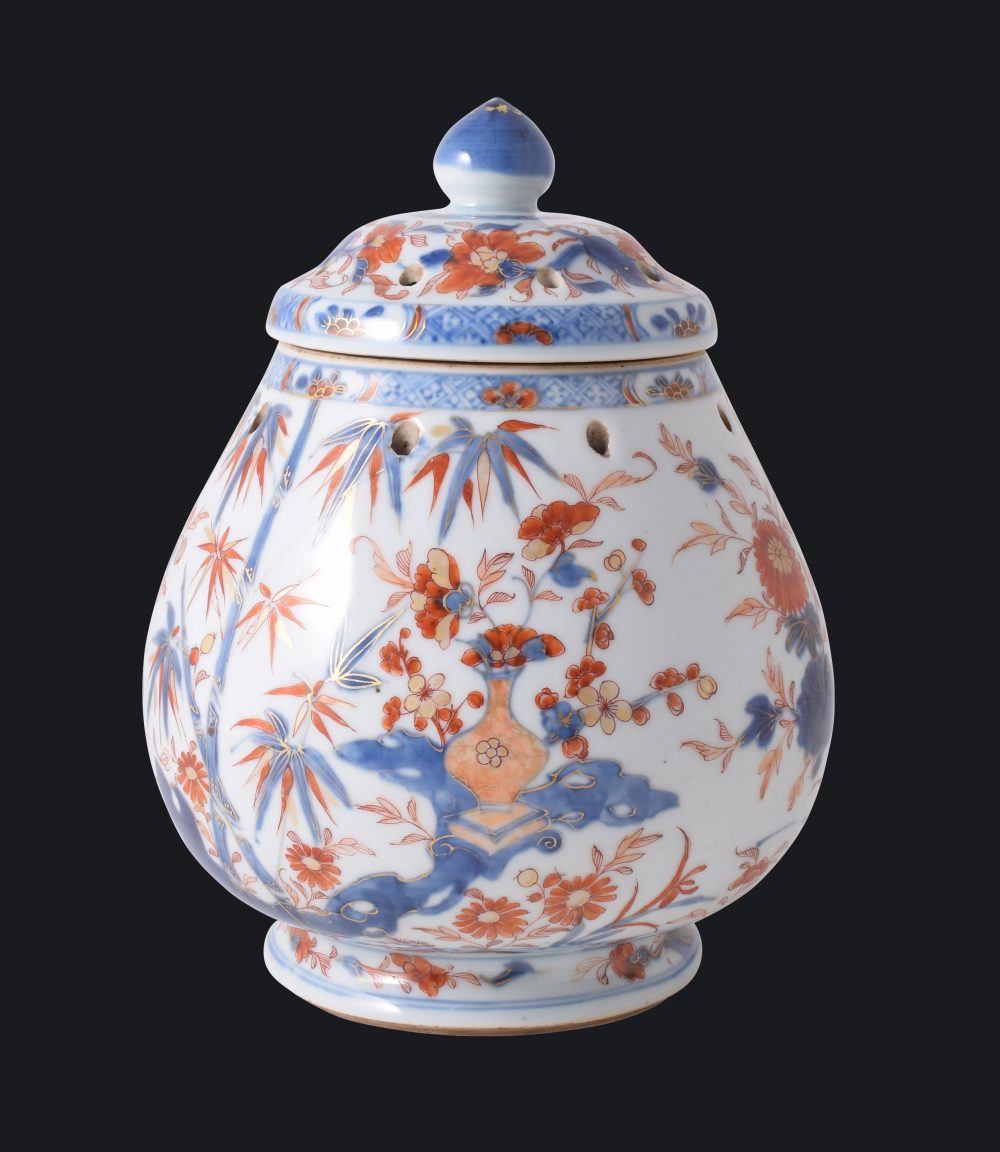 Porcelaine Epoque Yongzheng (1723-1735) ou Epoque Qianlong (1735-1795), ca. 1725/1750, Chine Porcelaine Epoque Yongzheng (1723-1735) ou Epoque Qianlong (1735-1795), ca. 1725/1750, Chine