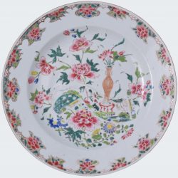 Porcelaine Qianlong (1735-1795), circa 1740, Chine Porcelaine Qianlong (1735-1795), circa 1740, Chine