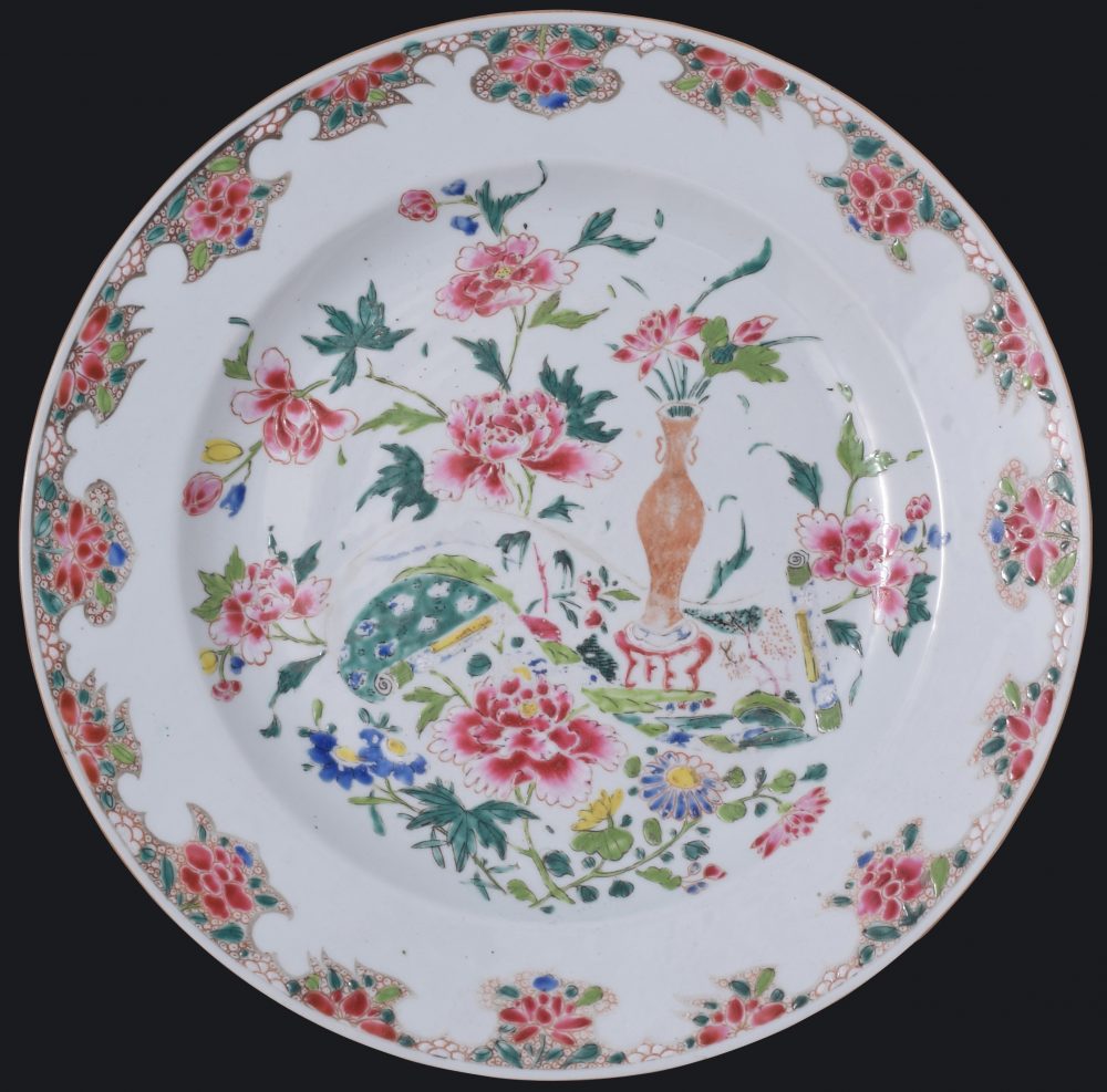 Porcelaine Qianlong (1735-1795), circa 1740, Chine Porcelaine Qianlong (1735-1795), circa 1740, Chine