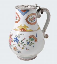 Porcelaine Qianlong (1735-1795), circa 1740, Chine Porcelaine Qianlong (1735-1795), circa 1740, Chine