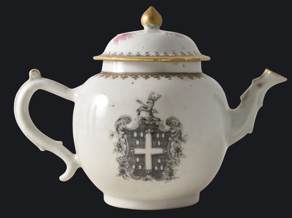 Porcelaine Qianlong (1735-1795), ca. 1755, Chine Porcelaine Qianlong (1735-1795), ca. 1755, Chine