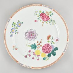 Famille rose Porcelaine Qianlong (1735-1795), ca. 1760/70, Chine Famille rose Porcelaine Qianlong (1735-1795), ca. 1760/70, Chine