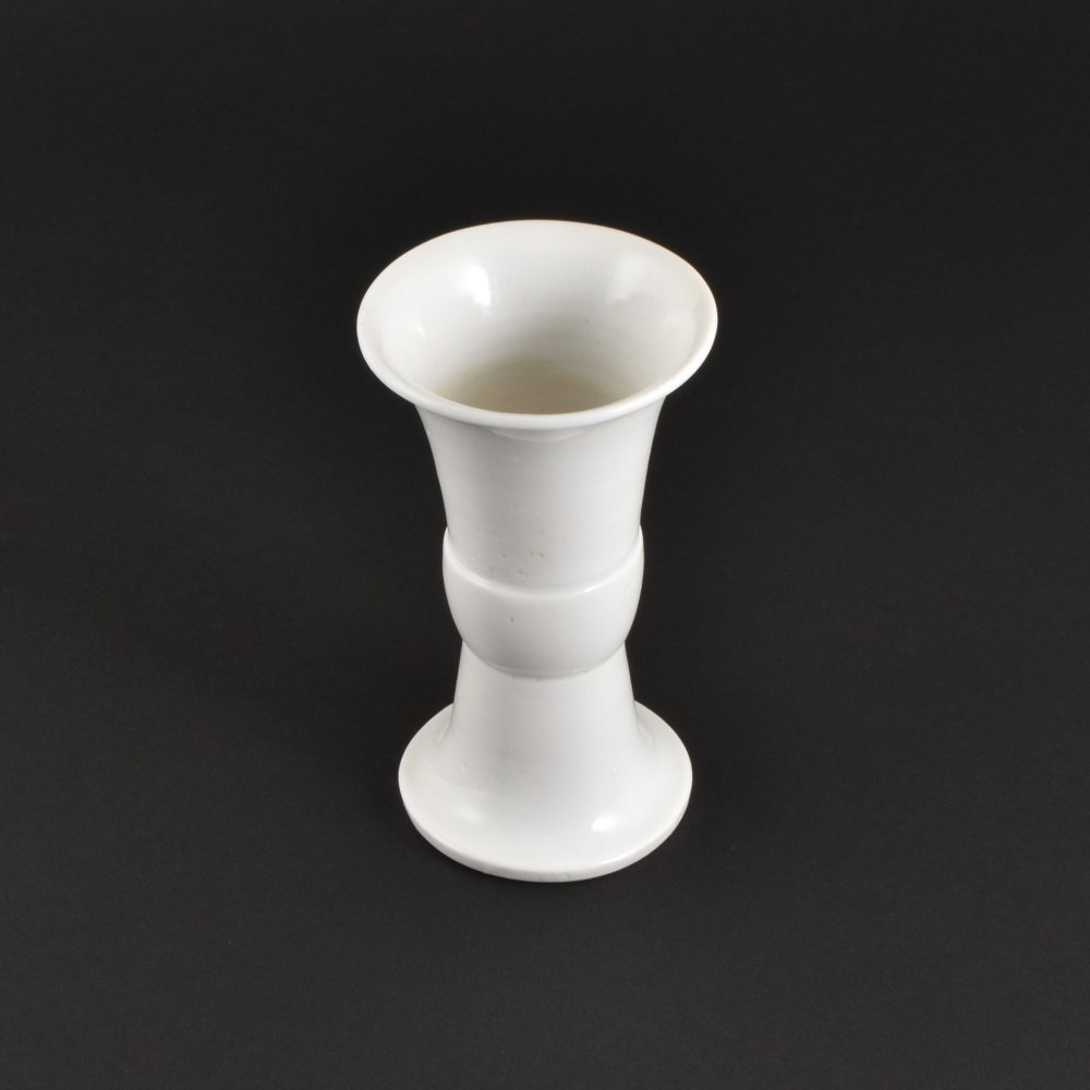 Porcelaine Kangxi (1662-1722), ca. 1660, Chine 'Dehua) Porcelaine Kangxi (1662-1722), ca. 1660, Chine 'Dehua)