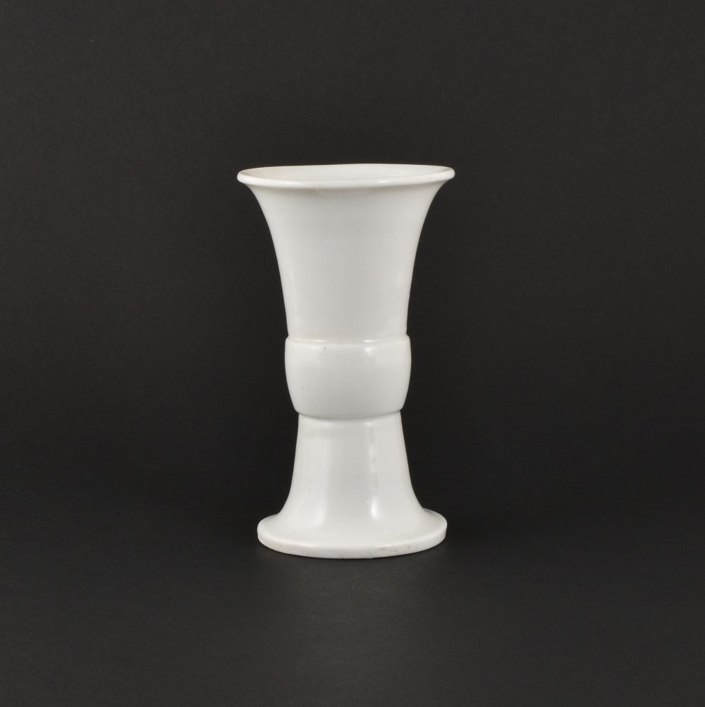 Porcelaine Kangxi (1662-1722), ca. 1660, Chine 'Dehua) Porcelaine Kangxi (1662-1722), ca. 1660, Chine 'Dehua)