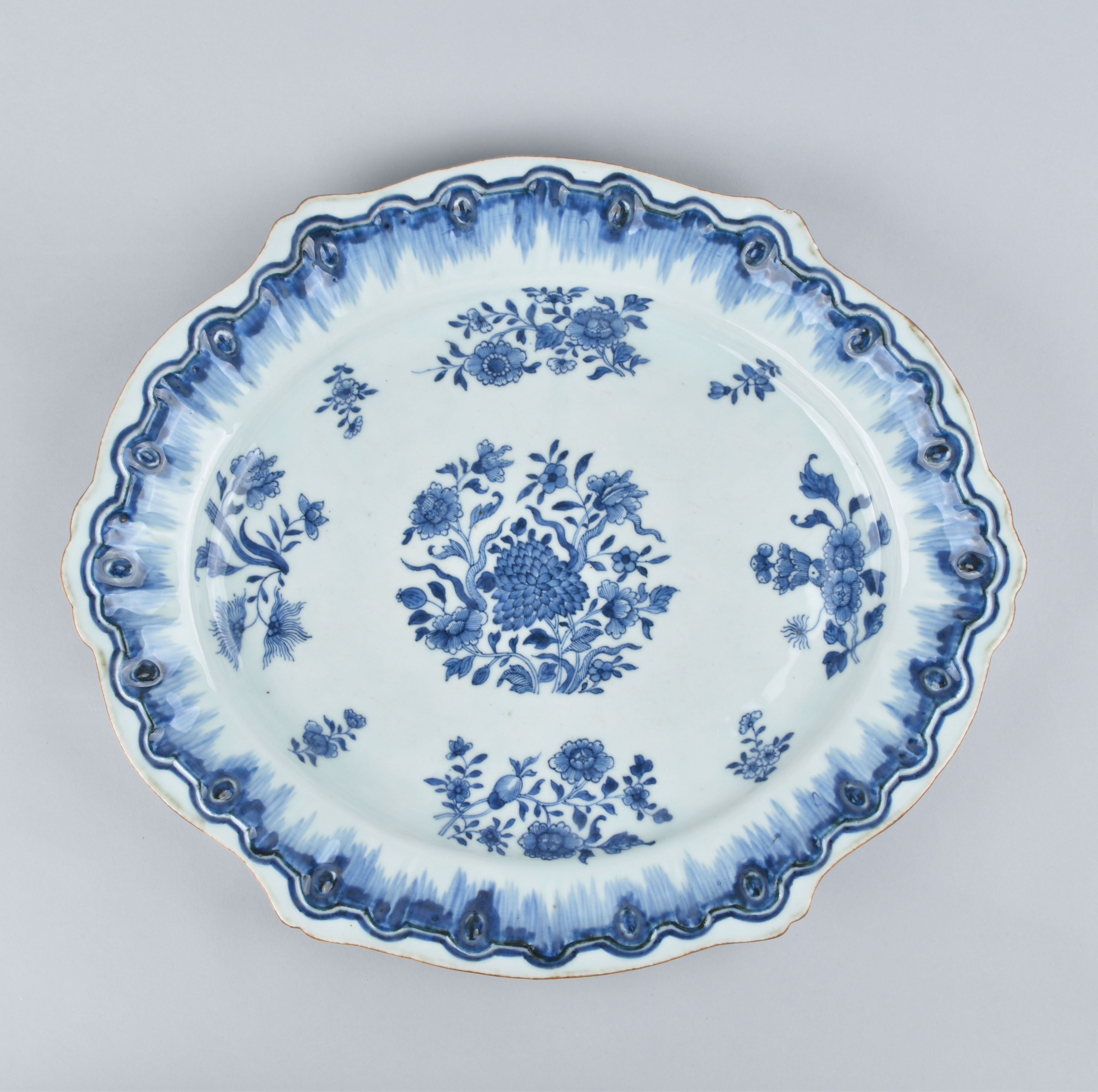 Porcelaine Qianlong (1735-1795), circa 1770, Chine Porcelaine Qianlong (1735-1795), circa 1770, Chine