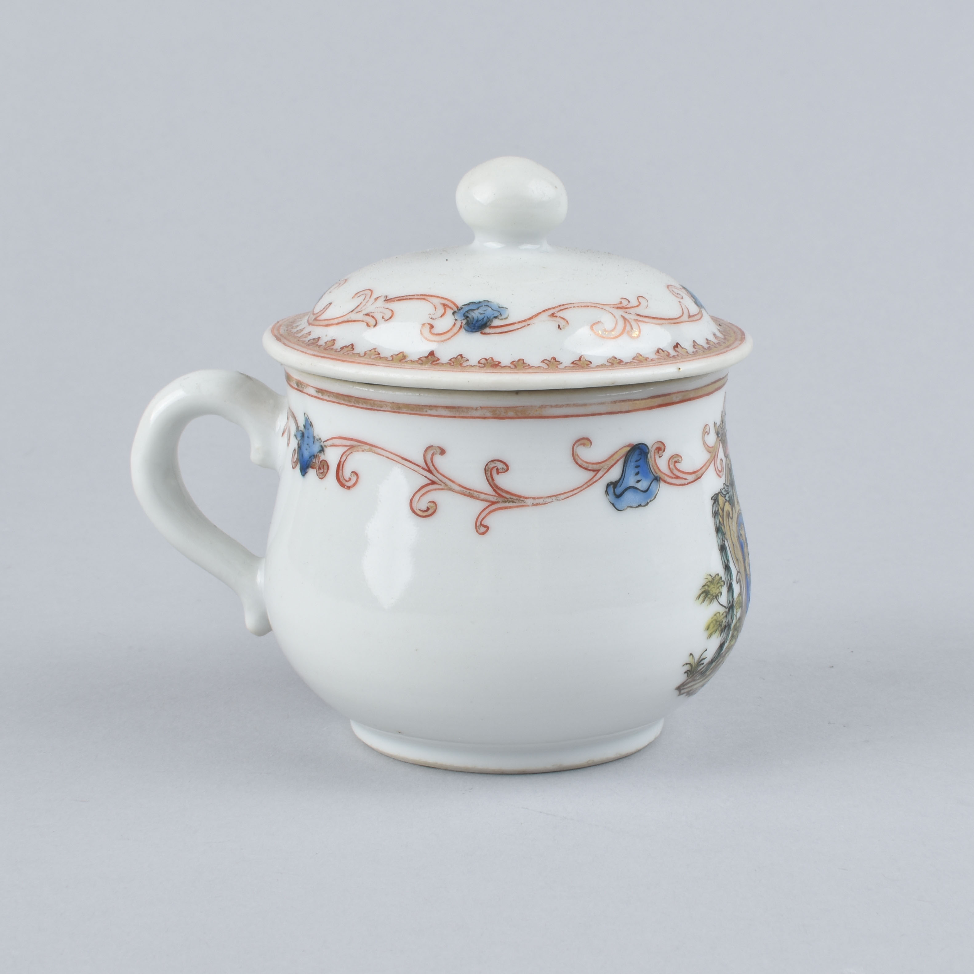 Porcelaine Qianlong (1735-1795), circa 1745, Chine Porcelaine Qianlong (1735-1795), circa 1745, Chine