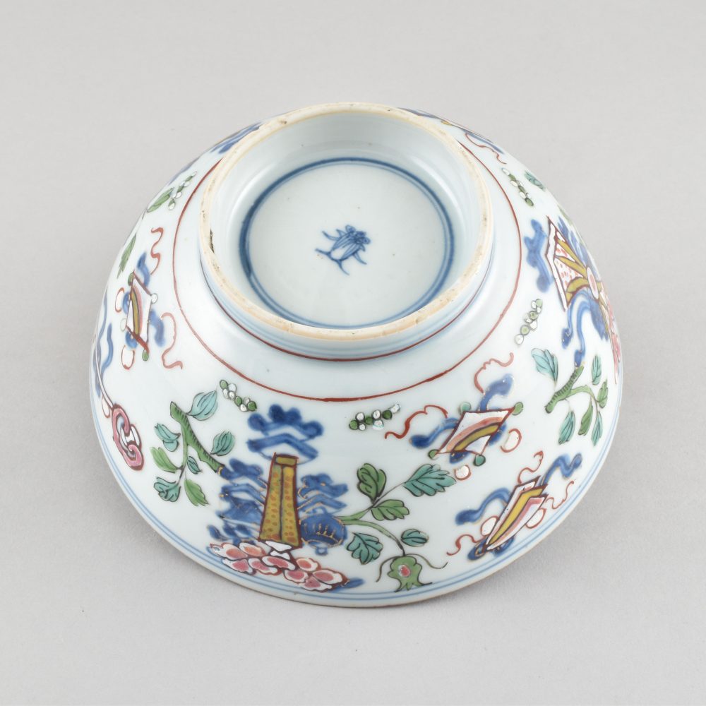 Porcelaine la porcelaine Kangxi (1662-1722) ; le décor Qianlong, vers 1740/1750, Chine Porcelaine la porcelaine Kangxi (1662-1722) ; le décor Qianlong, vers 1740/1750, Chine