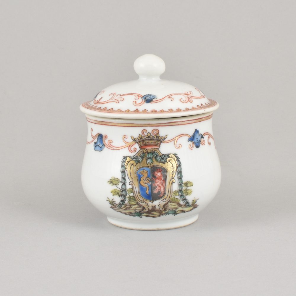 Porcelaine Qianlong (1735-1795), circa 1745, Chine Porcelaine Qianlong (1735-1795), circa 1745, Chine