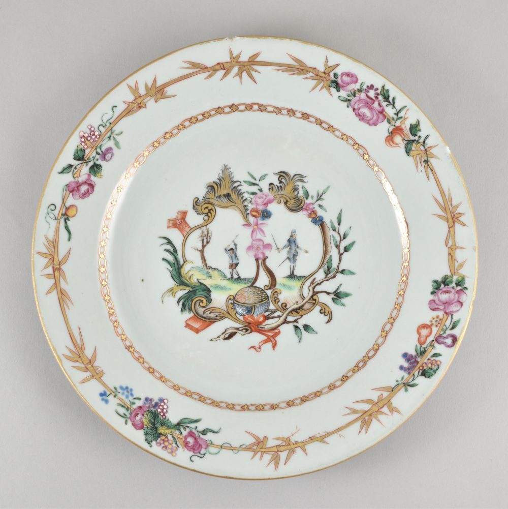 Famille rose Porcelaine Qianlong (1735-1795), ca. 1775, Chine (probablement pour le marché espagnol) Famille rose Porcelaine Qianlong (1735-1795), ca. 1775, Chine (probablement pour le marché espagnol)