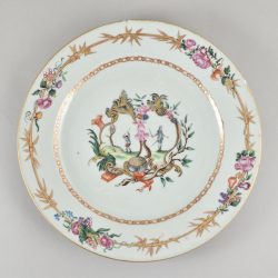 Famille rose Porcelaine Qianlong (1735-1795), ca. 1775, Chine (probablement pour le marché espagnol) Famille rose Porcelaine Qianlong (1735-1795), ca. 1775, Chine (probablement pour le marché espagnol)