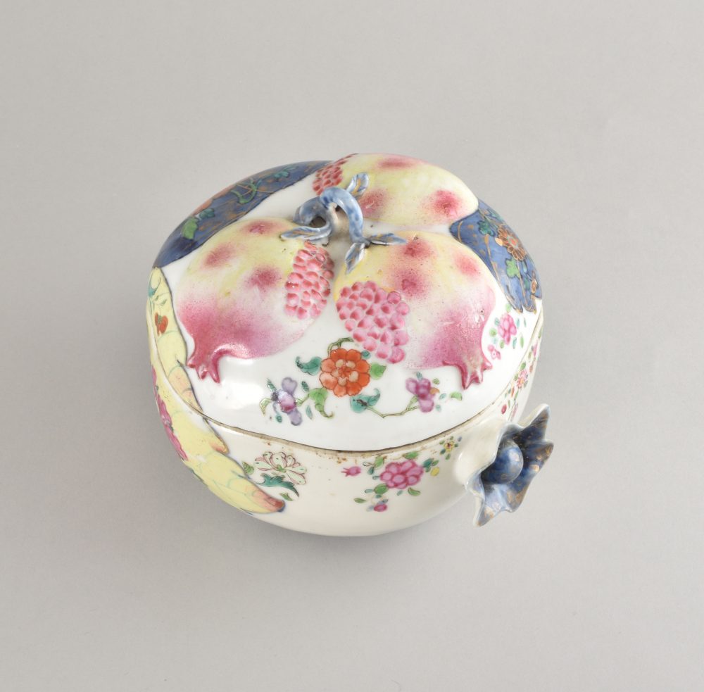 Porcelaine Qianlong period (1736-1795), circa 1785, Chine Porcelaine Qianlong period (1736-1795), circa 1785, Chine
