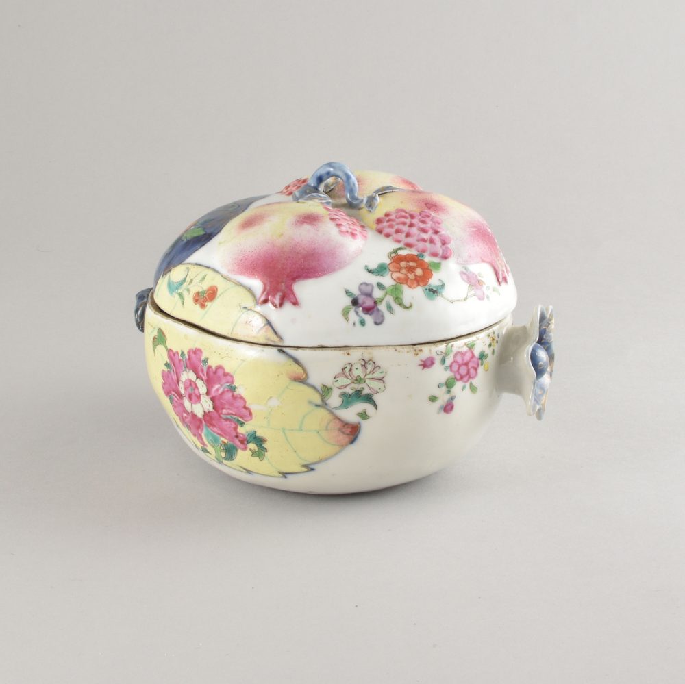 Porcelaine Qianlong period (1736-1795), circa 1785, Chine Porcelaine Qianlong period (1736-1795), circa 1785, Chine