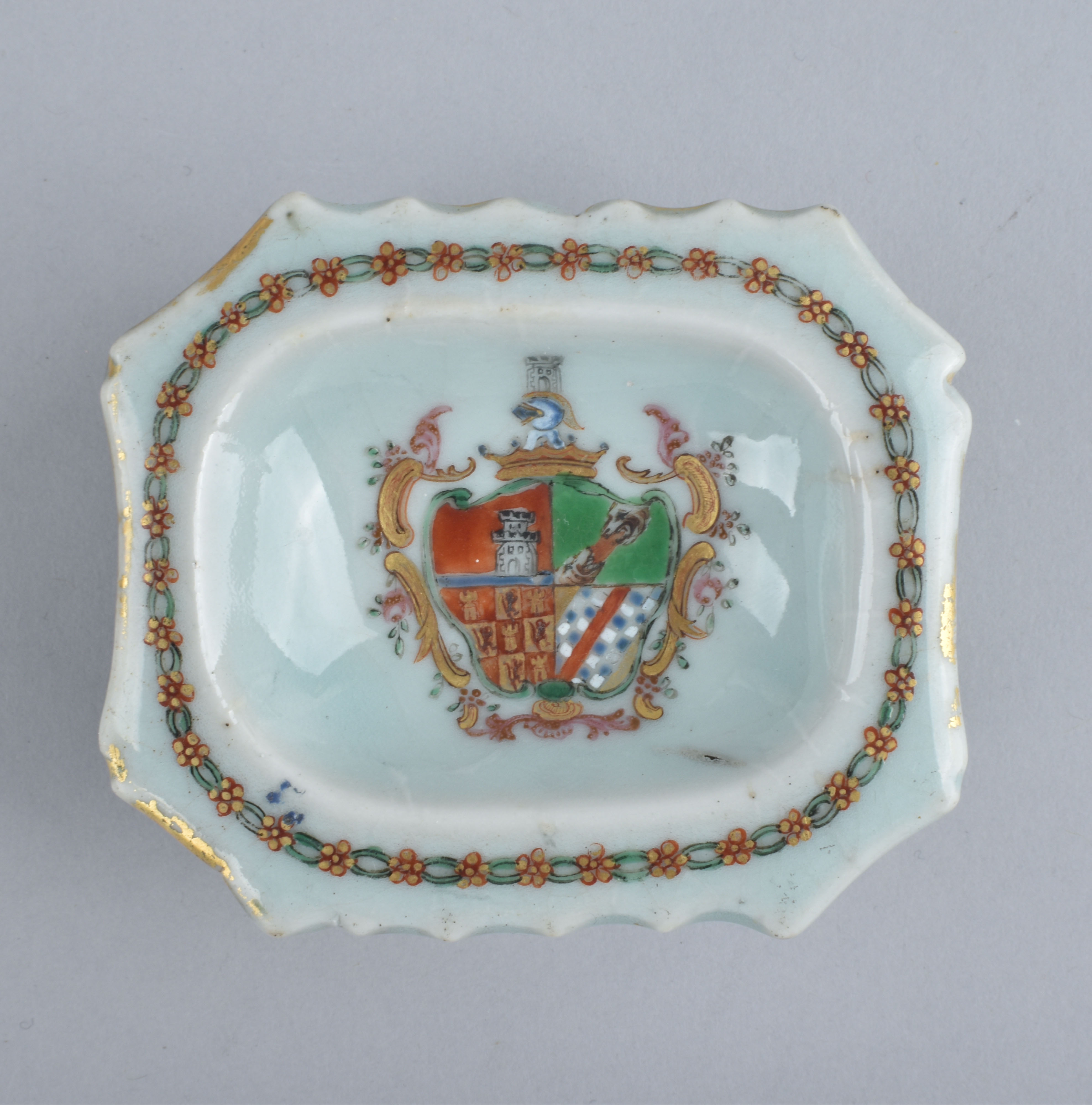 Porcelaine Qianlong (1736-1795), ca. 1775, Chine (pour le marché portugais) Porcelaine Qianlong (1736-1795), ca. 1775, Chine (pour le marché portugais)