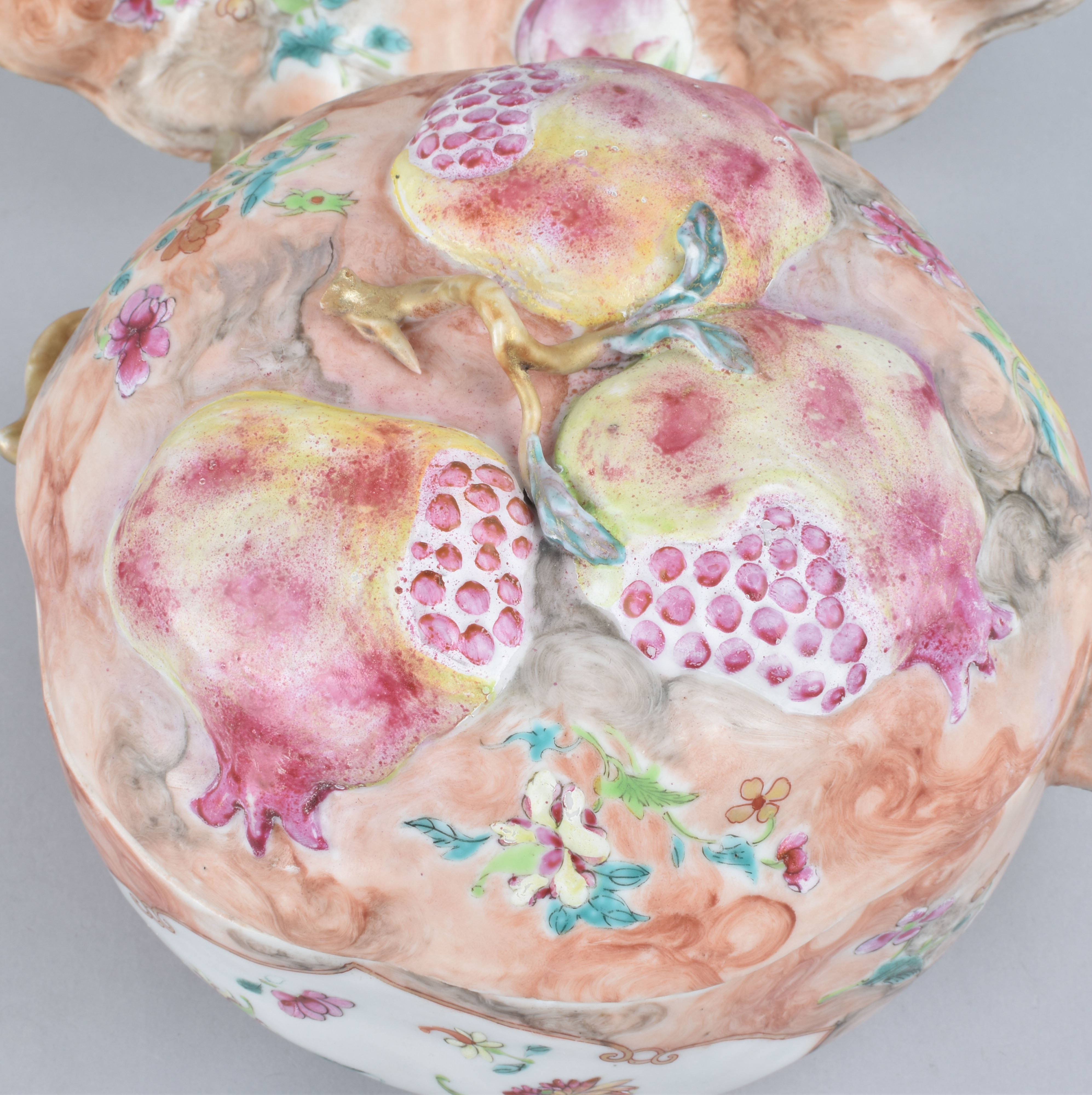 Porcelaine Qianlong (1735-1795), circa 1755, Chine Porcelaine Qianlong (1735-1795), circa 1755, Chine