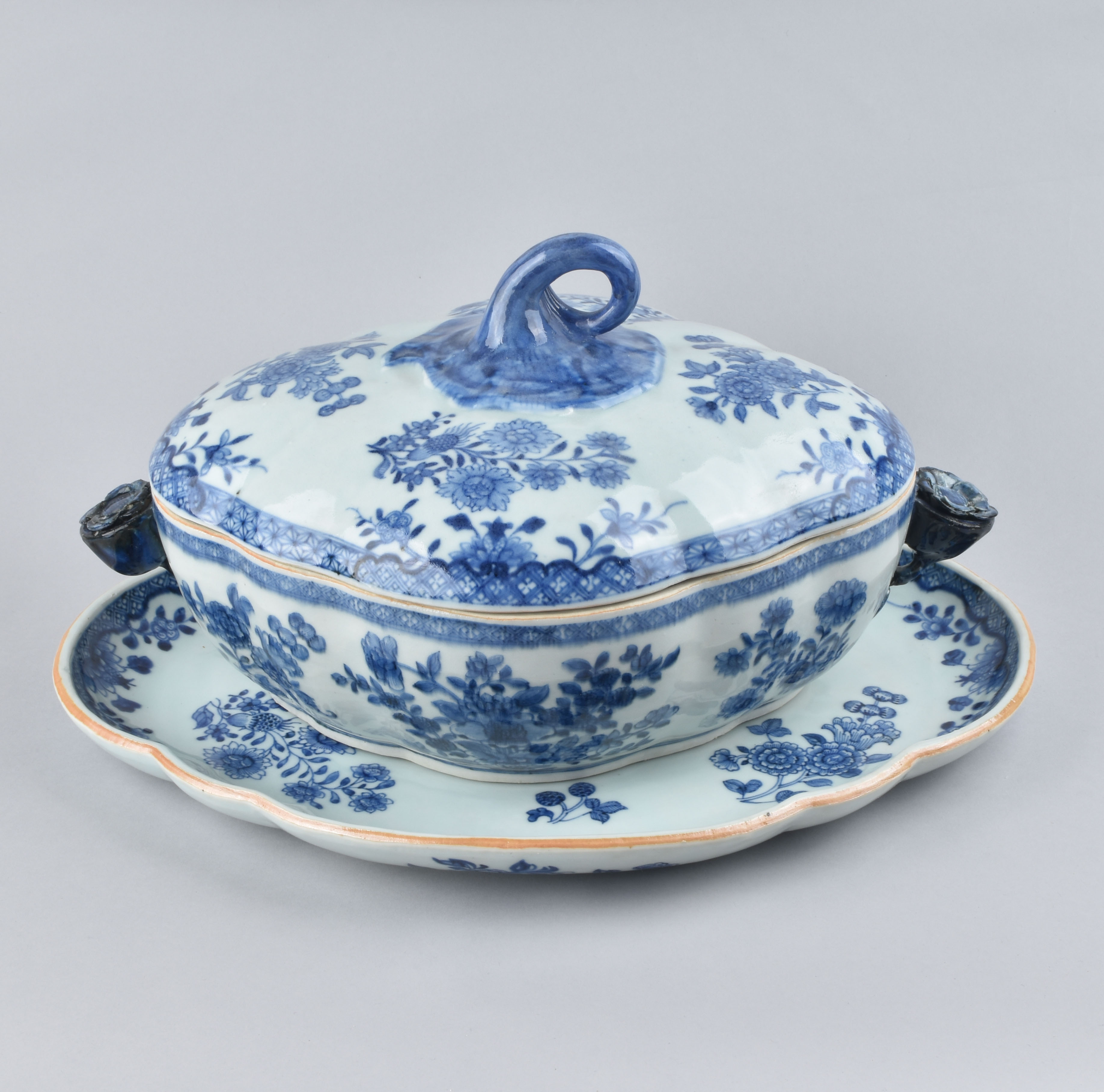 Porcelaine Qianlong (1735-1795), ca. 1765, Chine Porcelaine Qianlong (1735-1795), ca. 1765, Chine