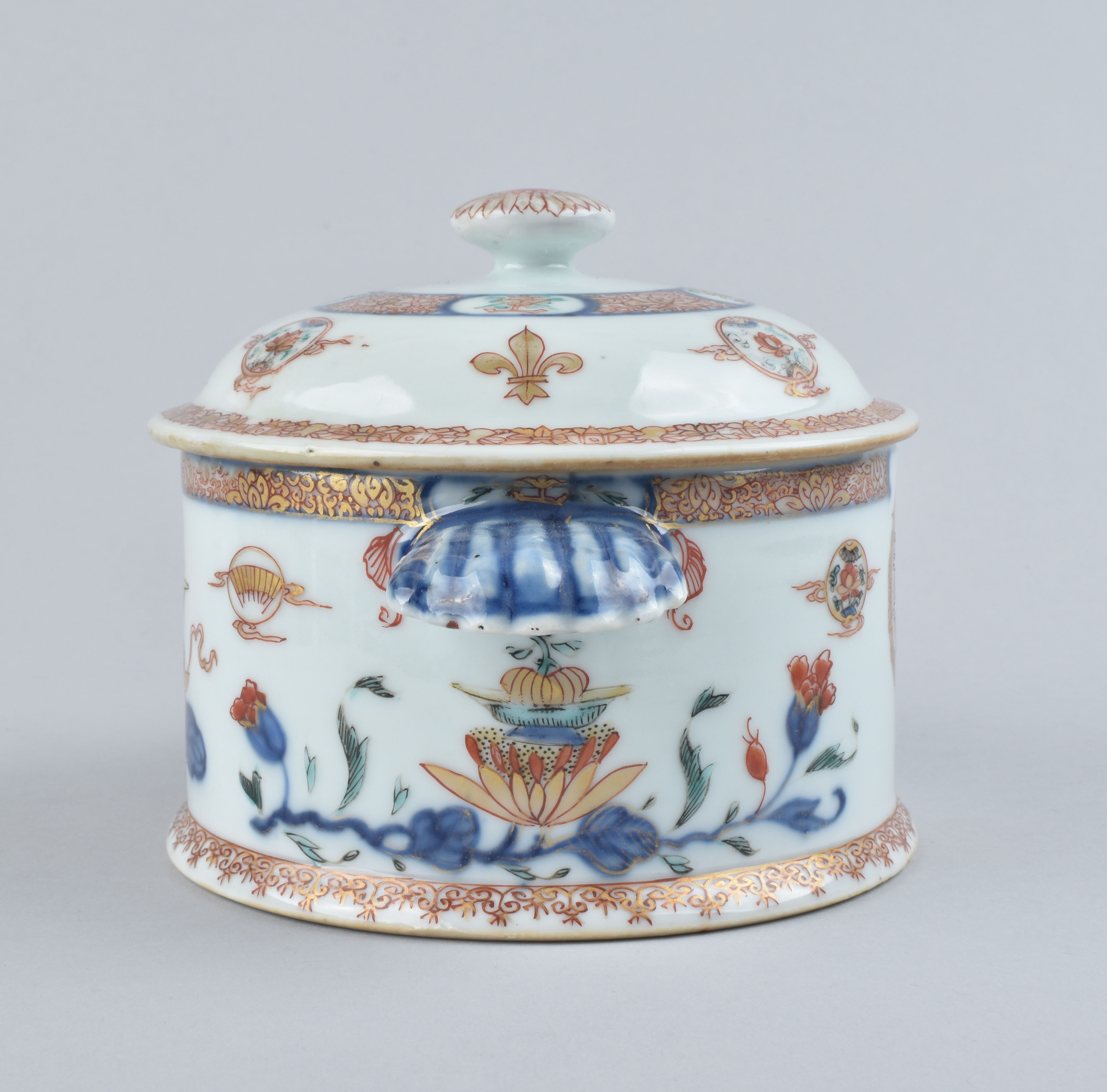 Porcelaine Qianlong (1736-1795), ca. 1738-1740, Chine Porcelaine Qianlong (1736-1795), ca. 1738-1740, Chine