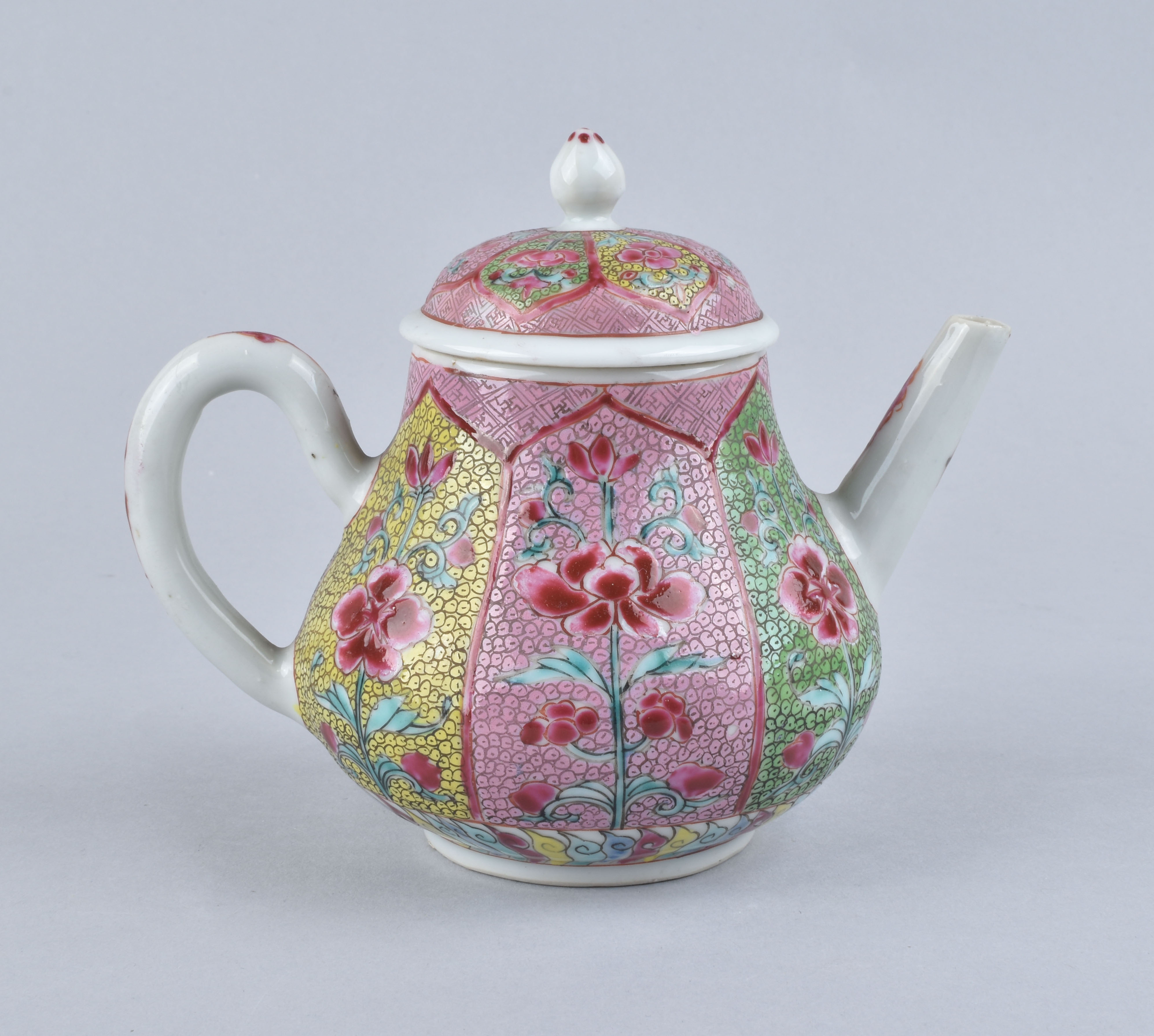 Famille rose Porcelaine (biscuit) Yongzheng (1723-1735), ca. 1735, Chine