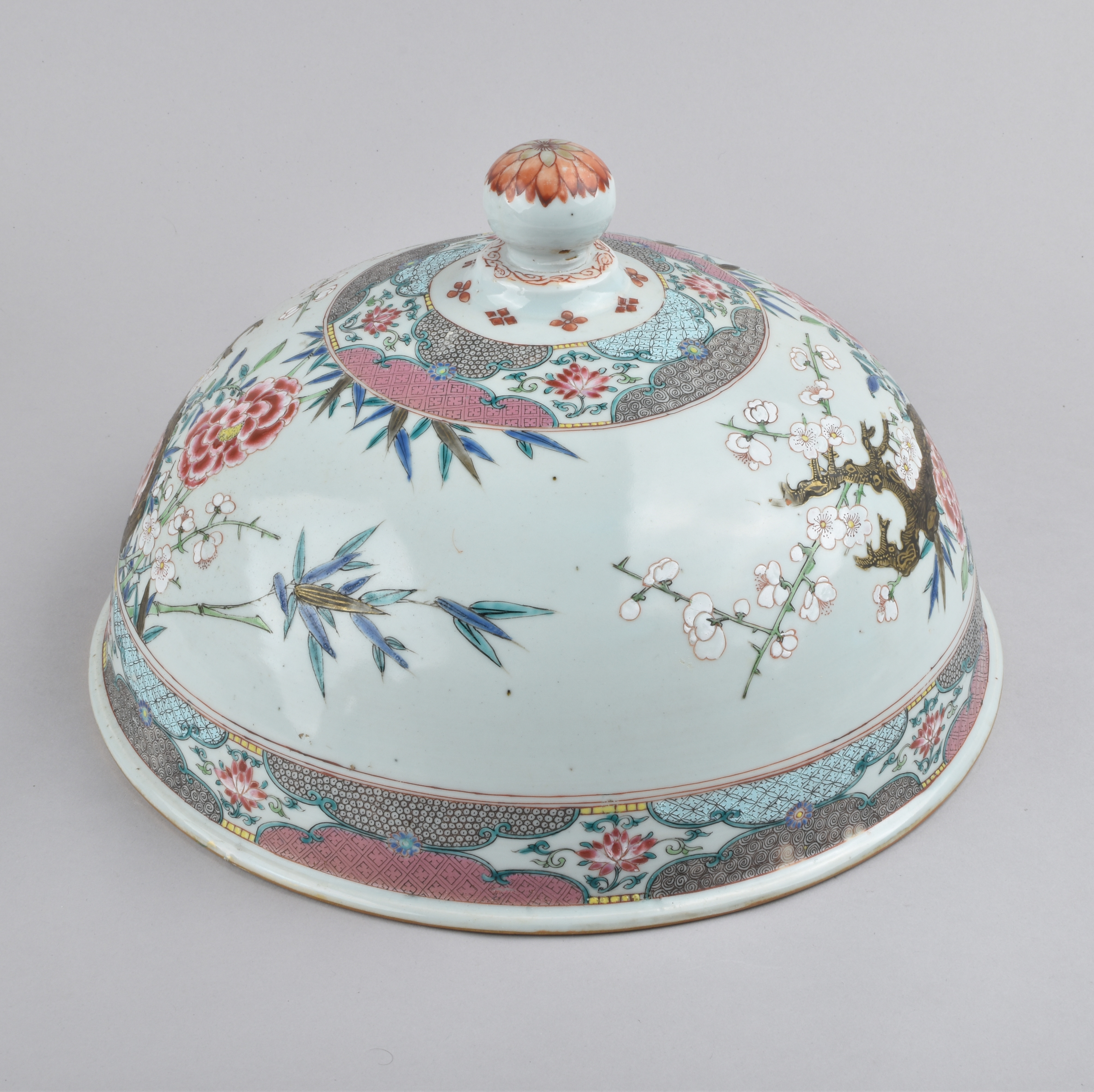 Famille rose Porcelaine Yongzheng (1723-1735) / Qianlong (1736-1795), ca. 1730/1745, China Famille rose Porcelaine Yongzheng (1723-1735) / Qianlong (1736-1795), ca. 1730/1745, China