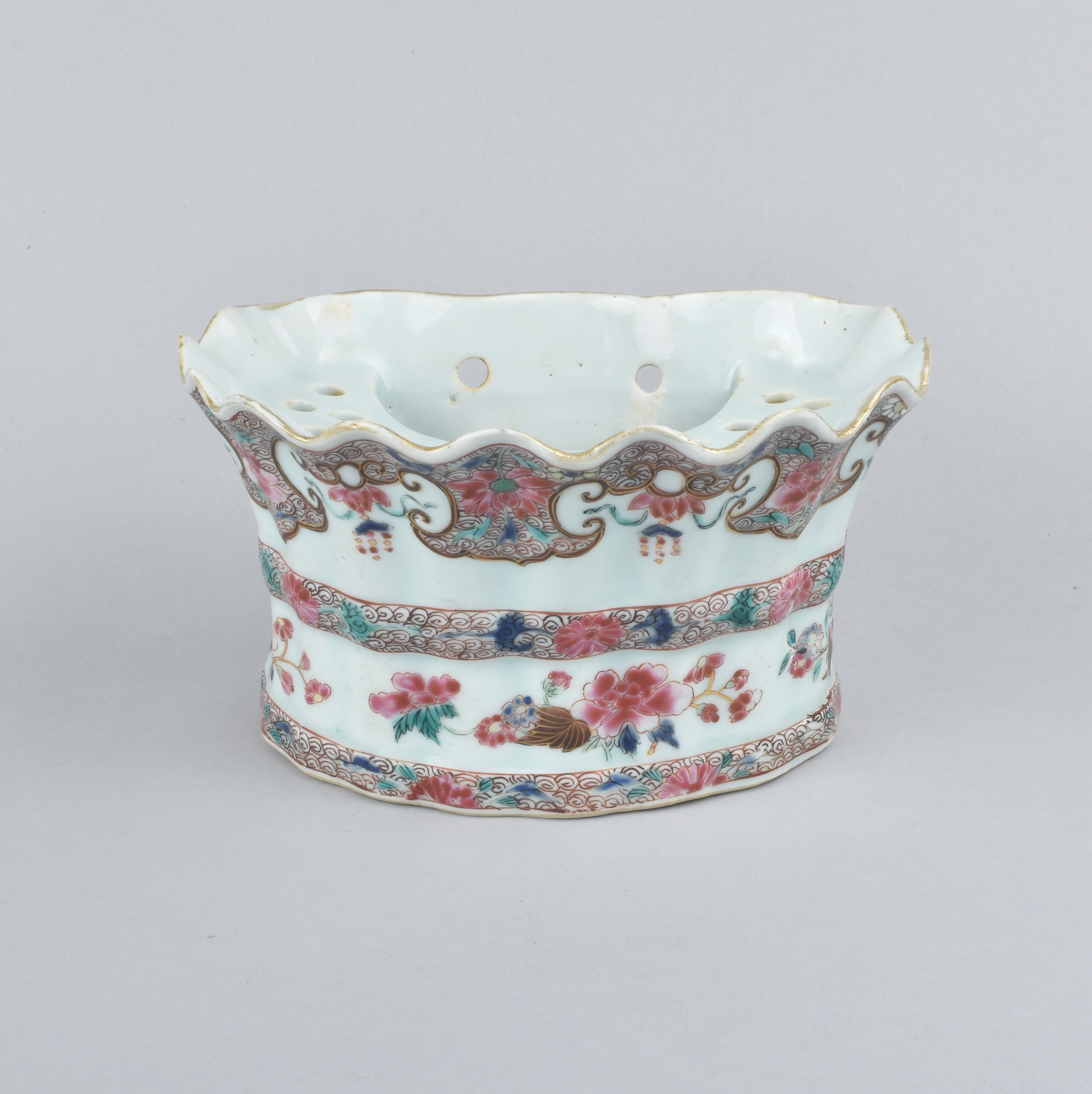 Porcelaine Yongzheng / Qianlong, ca. 1730/1740, Chine Porcelaine Yongzheng / Qianlong, ca. 1730/1740, Chine