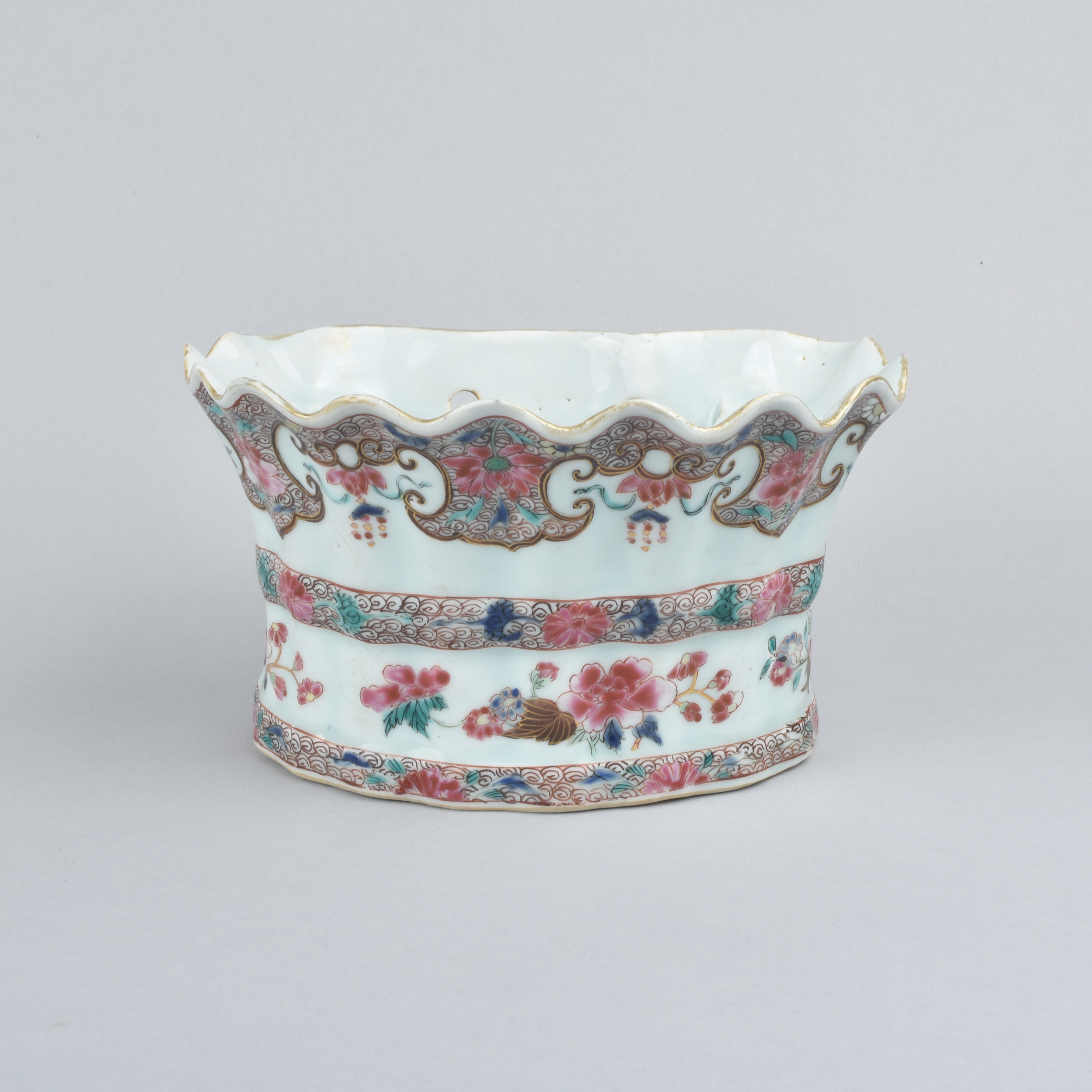 Porcelaine Yongzheng / Qianlong, ca. 1730/1740, Chine Porcelaine Yongzheng / Qianlong, ca. 1730/1740, Chine