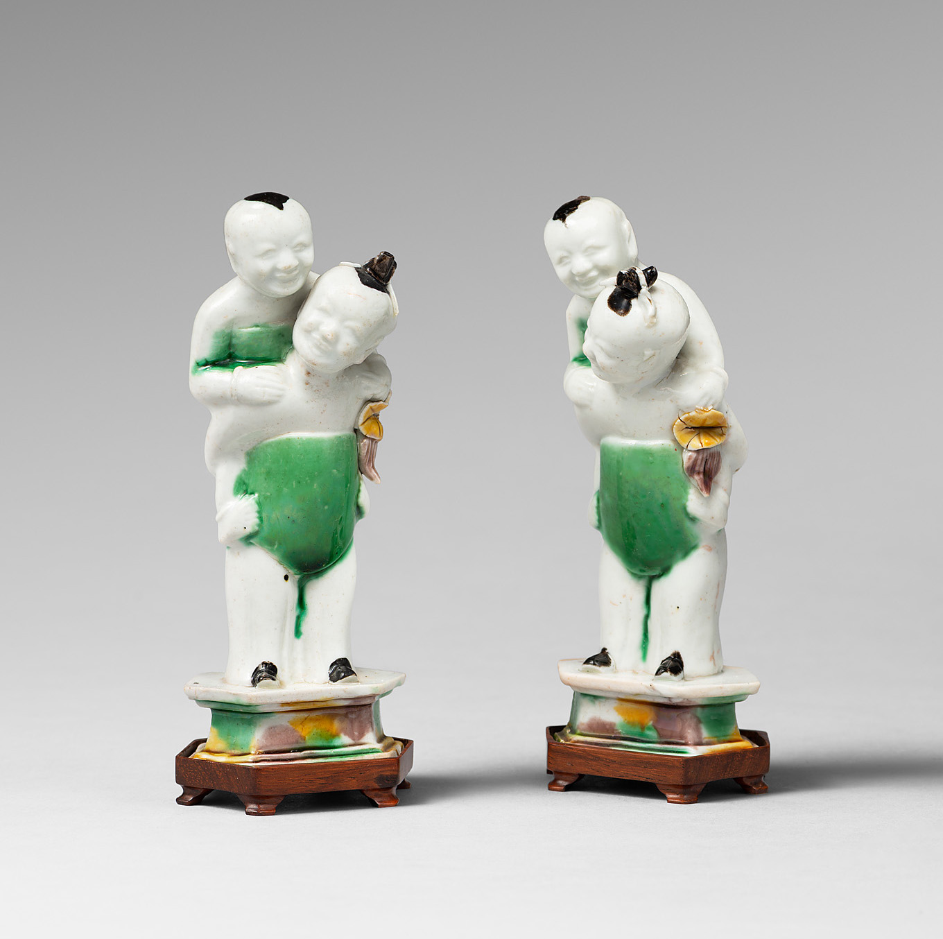 piggy back group china kangxi famille verte biscuit